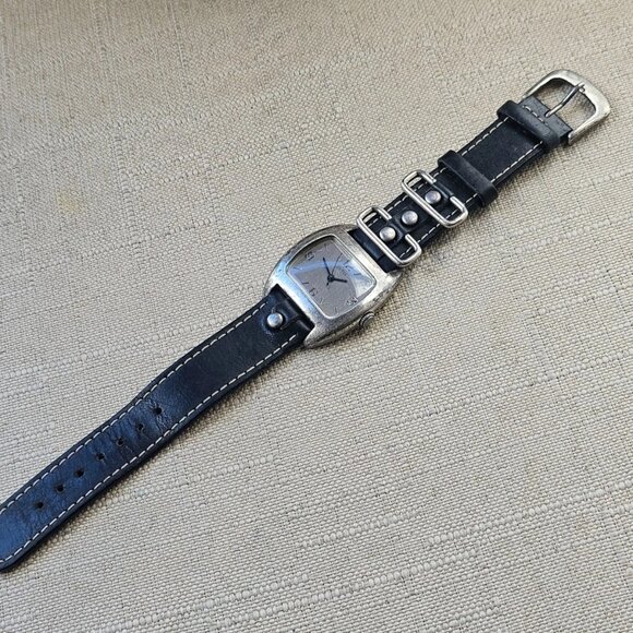 Guess Ladies Wrsitwatch Black Genuine Leather Strap Analog Quartz Wrist Watch - Picture 10 of 13